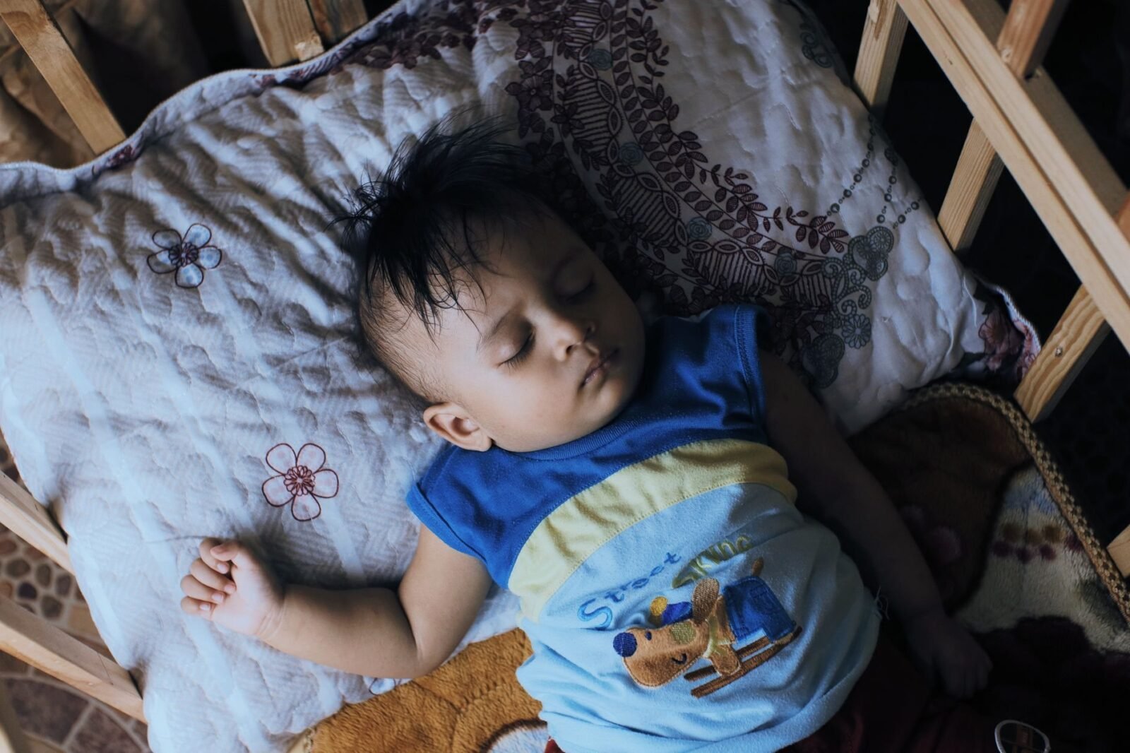 Bettwanzen im Kinderzimmer: Was Eltern jetzt tun müssen
